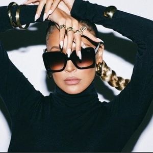 Dezi Harper Sunglasses 🕶